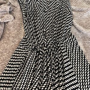 Banana Republic Women’s Dress Black White Sleeveless NWOT